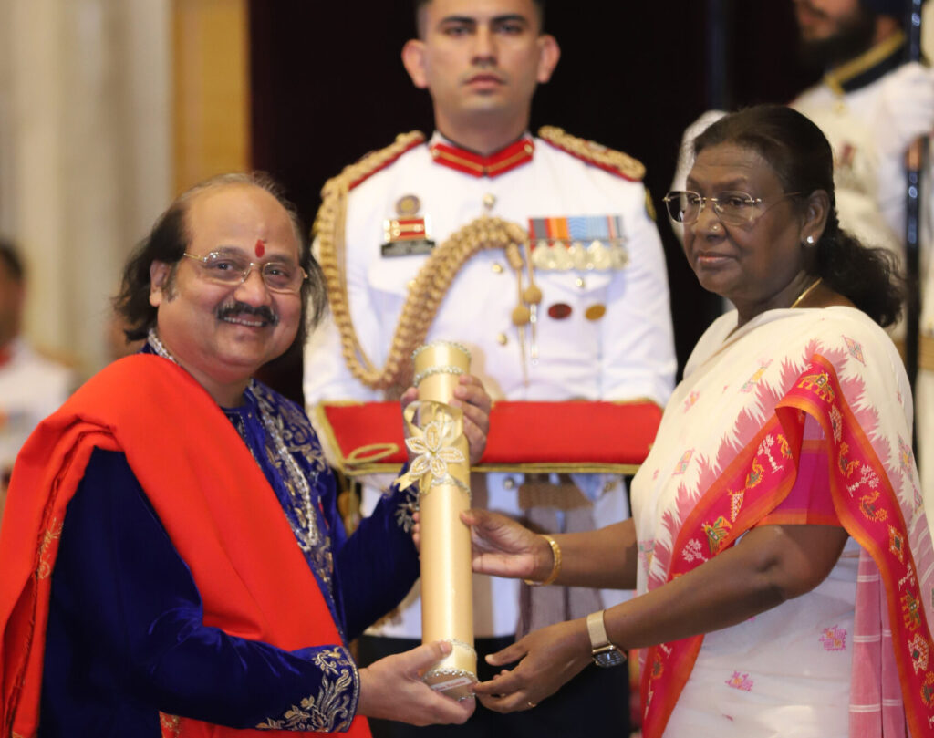 padmashri_award_receive_from_president